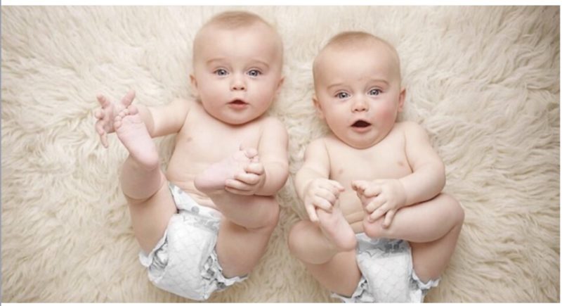 Una madre di gemelli identici nasconde costantemente uno dei suoi bambini: spiega le ragioni dietro questa decisione